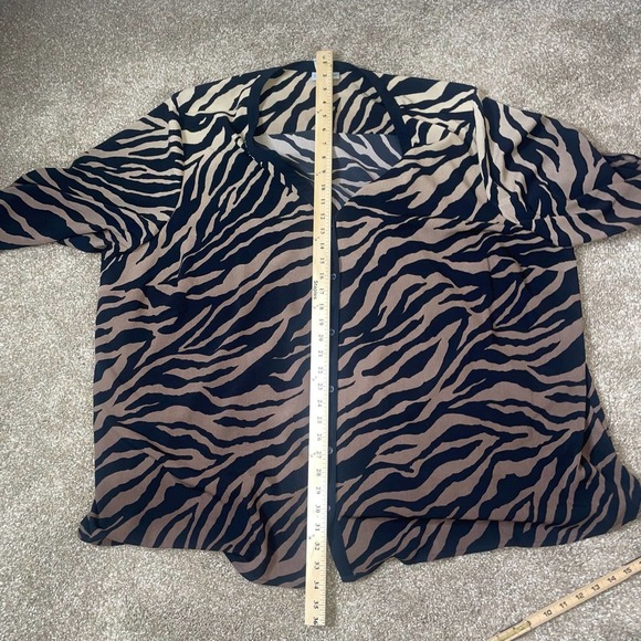Catherines blouse top tiger striped pattern V- neck roll tab sleeve SZ 4 XL - Picture 6 of 9